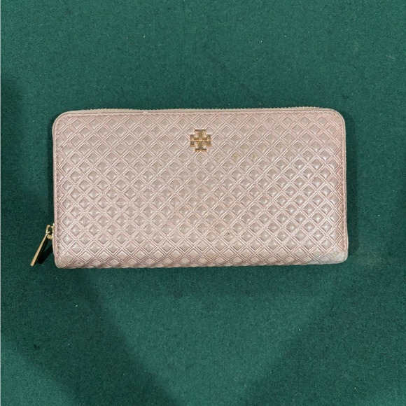Tory Burch Pink Scalloped Wallet - Picture 1 of 7